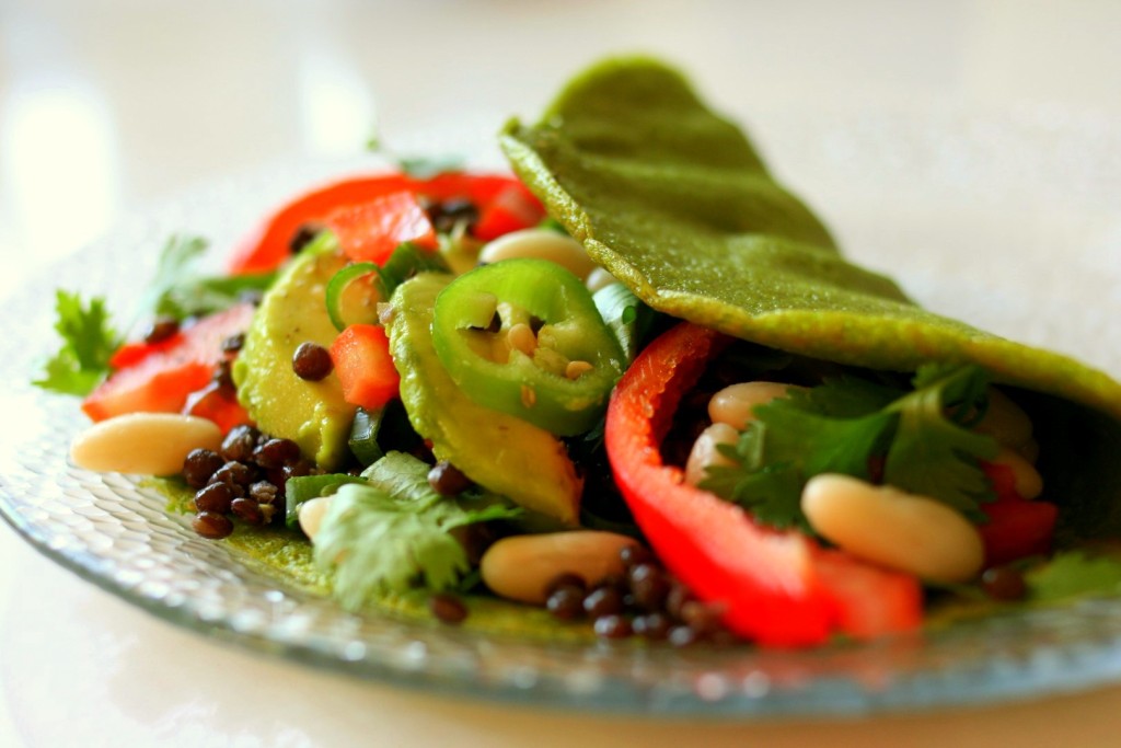 מתכון טבעוני לפנקייק כוסמת ירוקה במילוי ירקות וקטניות