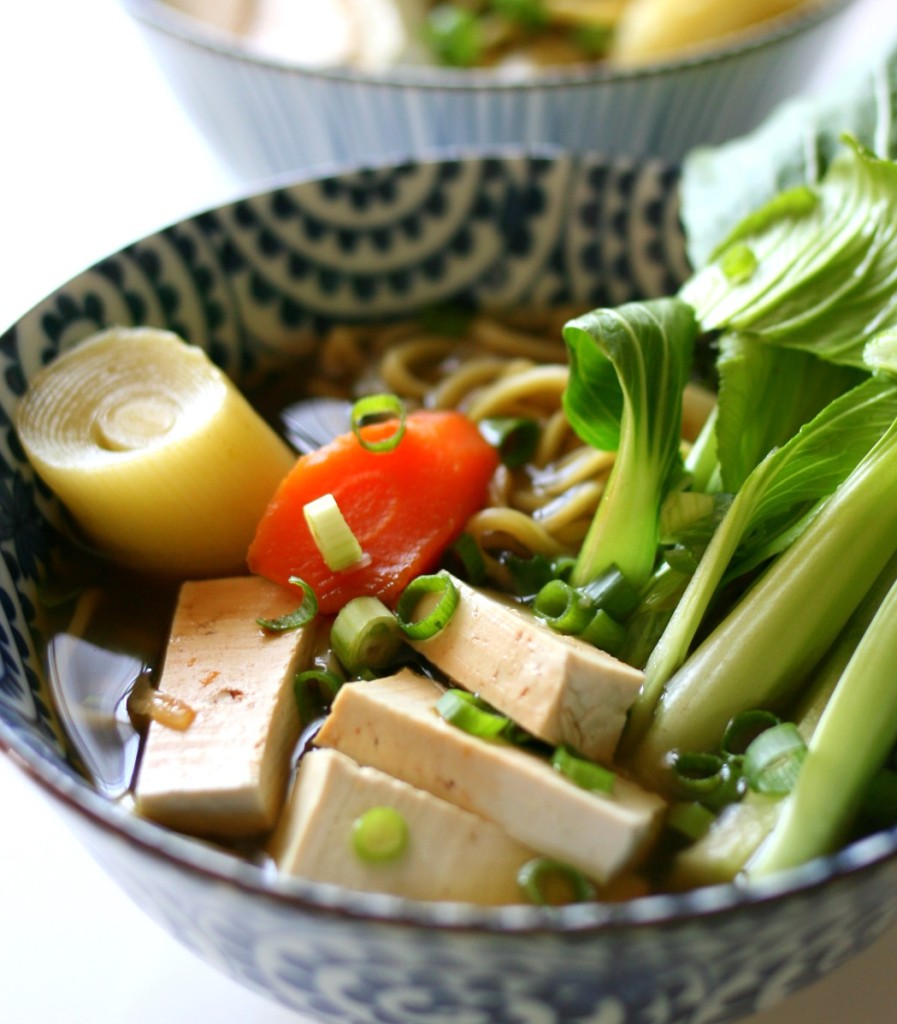 ציר אוממי טבעוני עם ירקות, אטריות וטופו מתוך סדנת בישול יפנית טבעונית